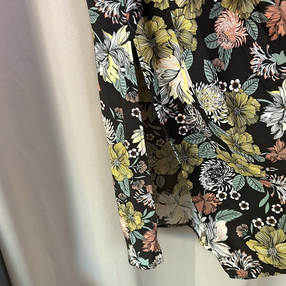 Beautiful Loft dress - Picture 3 of 7